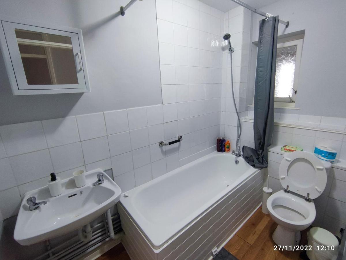 Central And Quiet Flat In London! Close To Station Extérieur photo